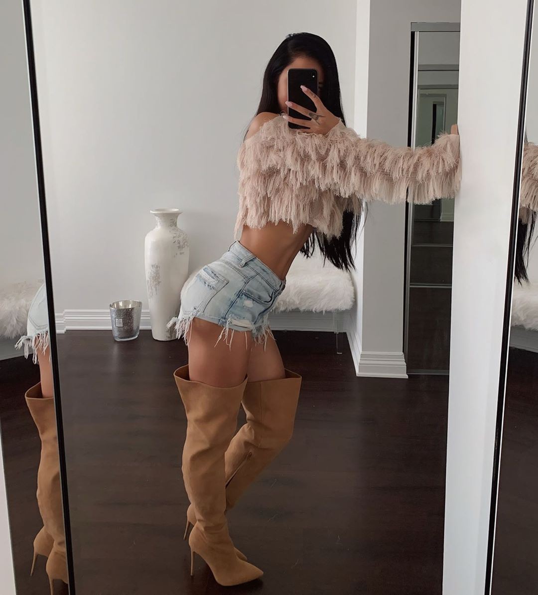 trajes blancos para mujeres con piel, muslos de mujer, piernas pic