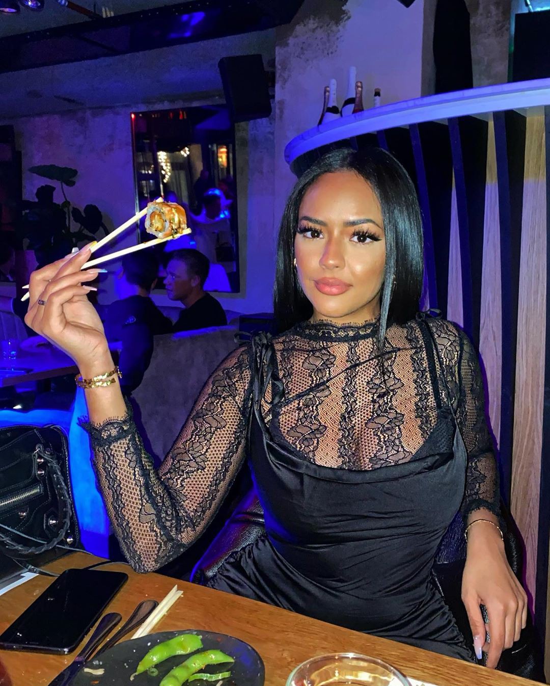 Sentir Instagram, Nighatkalb, Beber