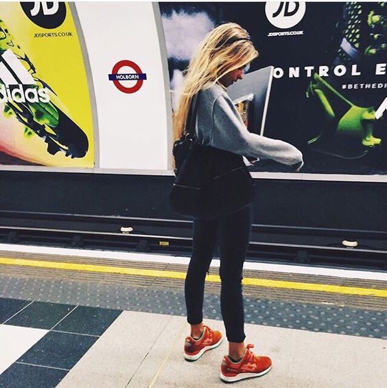 Outfit instagram con ropa deportiva, chaqueta, jeans: Atuendo De Vaqueros,  Estilo callejero  