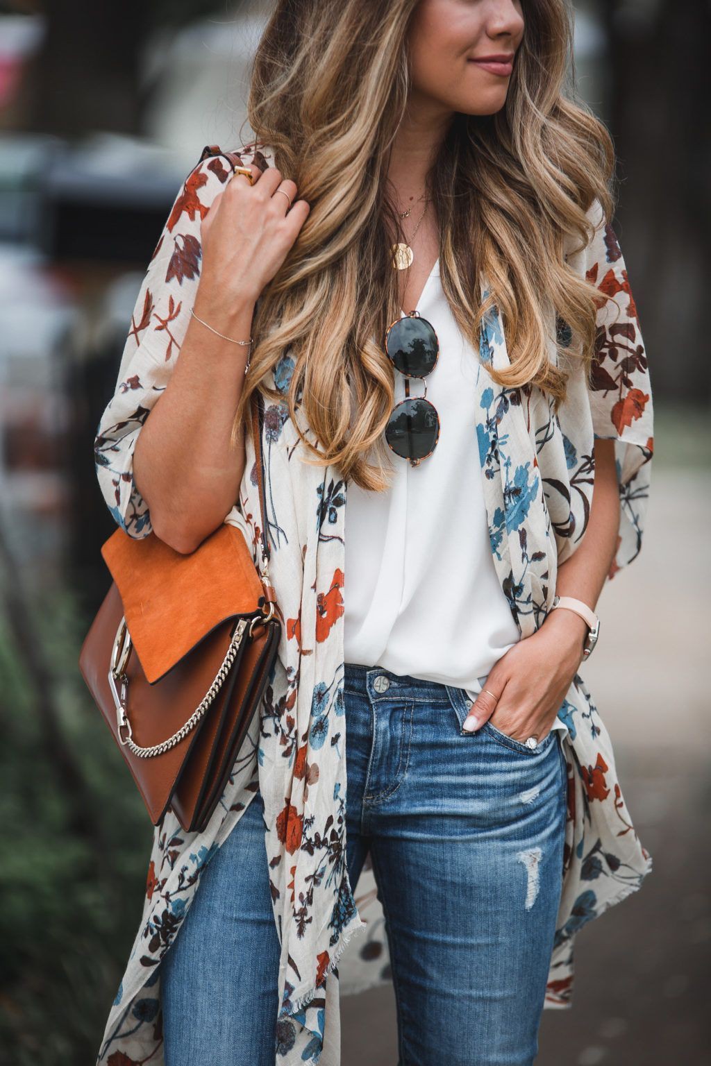 Nemo Smith denim, traje color jeans, estilo de pelo largo de mujer: Mezclilla,  Trajes de primavera,  Atuendo De Vaqueros  