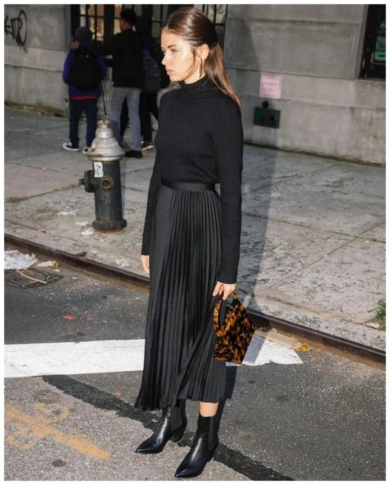 Outfit falda midi negra falda plisada negra, street fashion