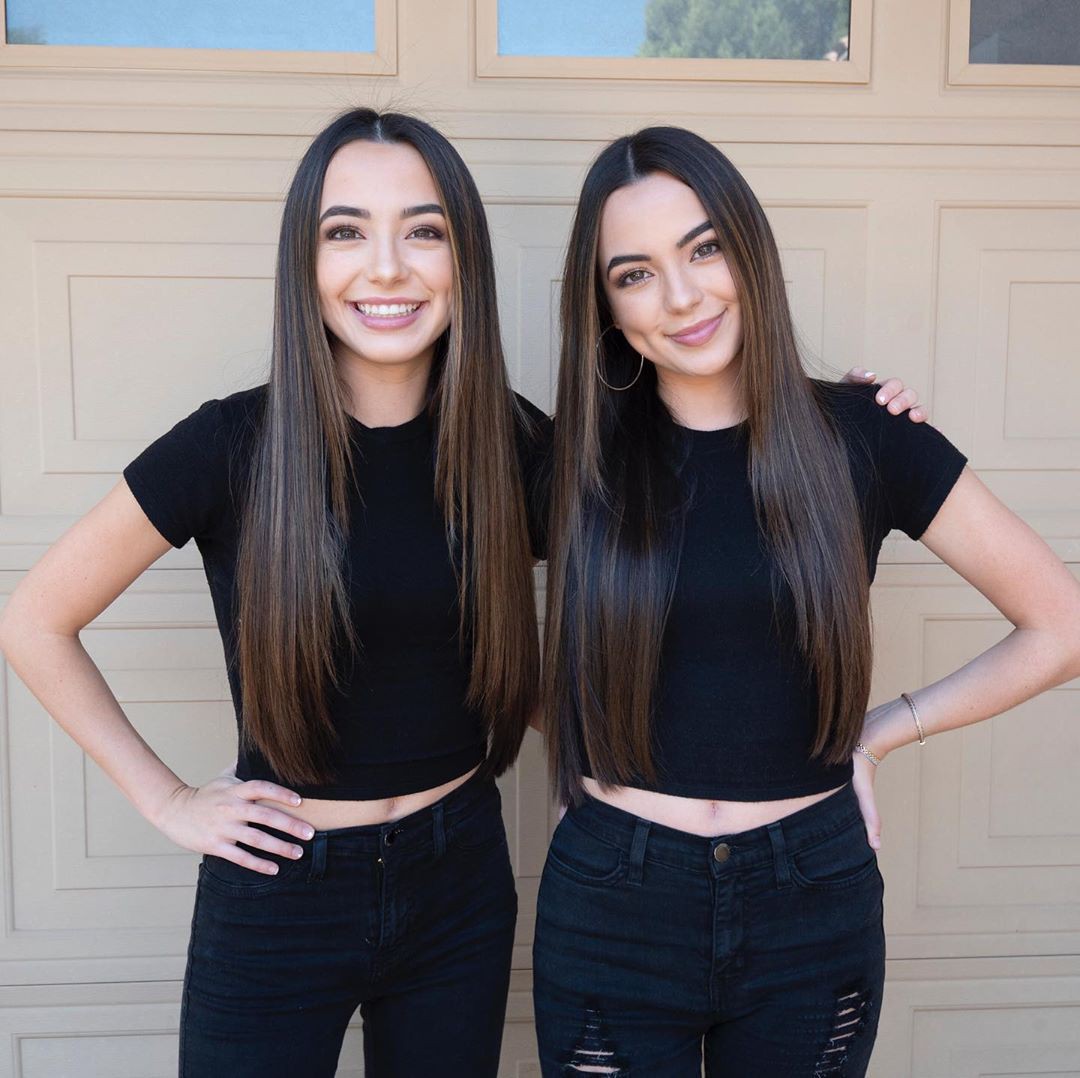 traje de color negro, debes probar con jeans, ideas de peinado largo, peinado: Jeans negros,  La estrella de TikTok Vanessa Merrell  