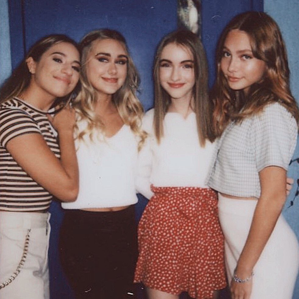Ideas de ropa de vestir de Lauren Orlando, diversión al aire libre, labios brillantes: Pelo largo,  Pelo castaño,  Chicas Lindas De Instagram,  Laura Orlando Instagram  