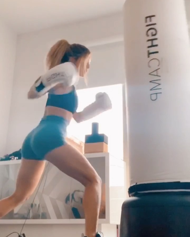 Ideas de vestidos de ropa deportiva de Nikki Blackketter, muslos de mujer, piernas calientes