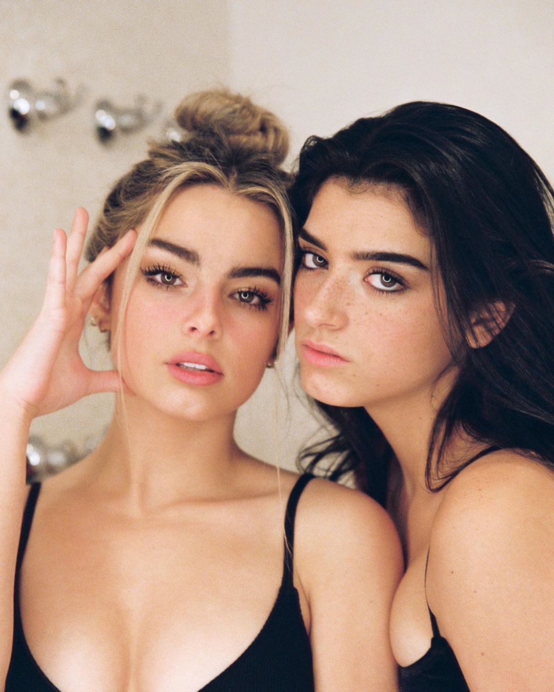 Fotografía de Addison Rae para niña, foto de cabellos rubios, Ideas de maquillaje facial: Pelo rubio,  modelo caliente,  Chicas Lindas De Instagram,  Addison RaeInstagram  