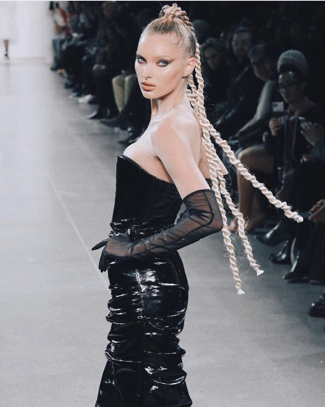 Elsa Hosk ropa de látex, vestido modelo fetiche para mujer, diseños de disfraces: Desfile de moda,  Ropa de látex,  modelo fetiche,  Alta costura  