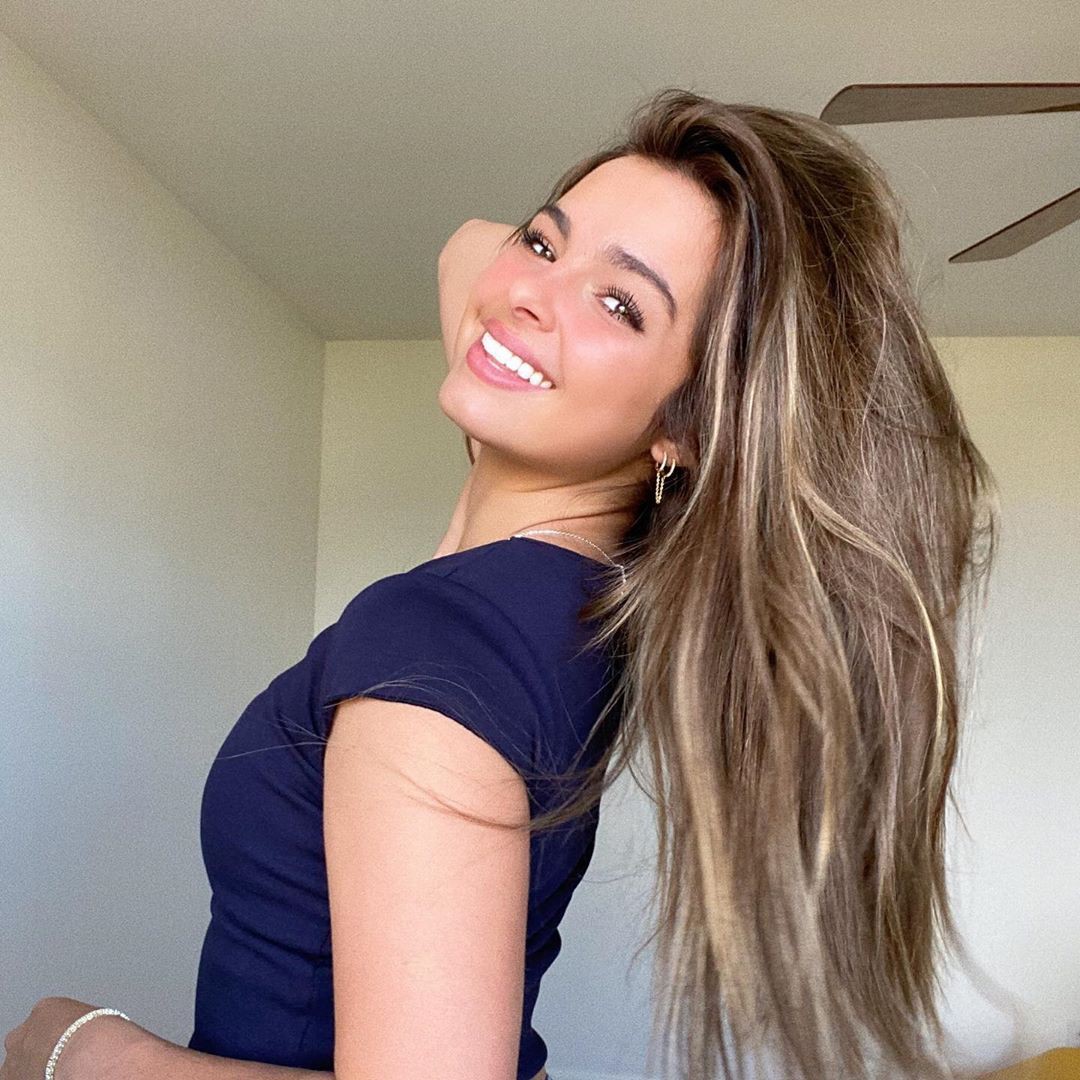 Cabello rubio natural de Addison Rae, rostro encantador, estilo de cabello largo para mujeres: Pelo largo,  Pelo castaño,  Pelo rubio,  Chicas Lindas De Instagram,  Addison RaeInstagram  