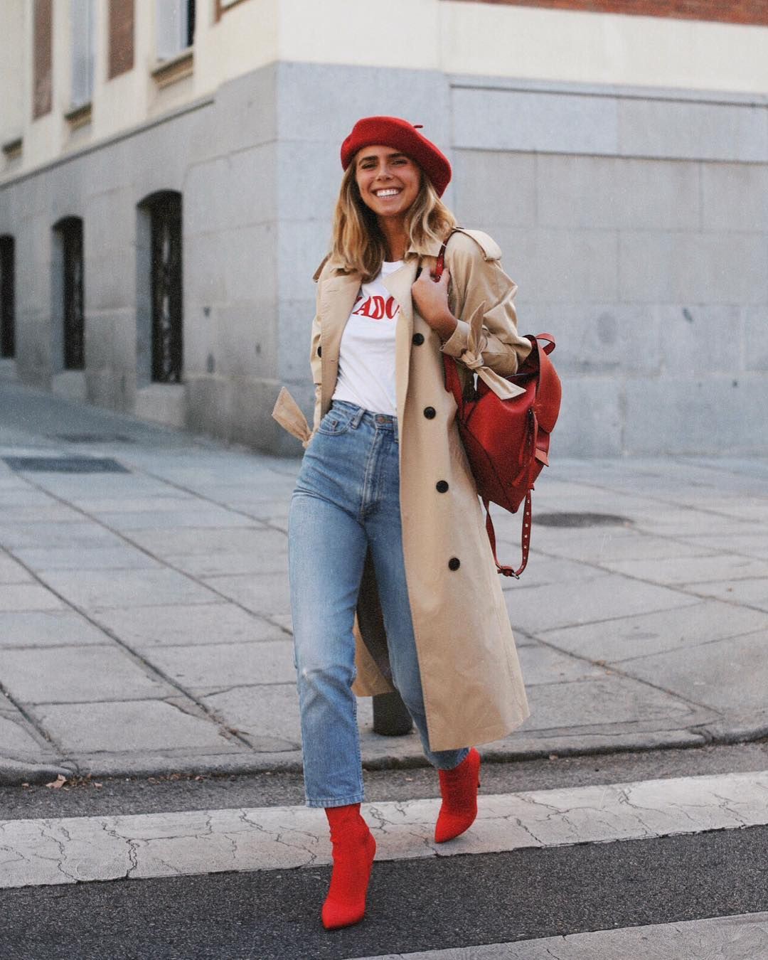 Dresses ideas lucia barcena instagram, street fashion, casual wear, trench coat, t shirt: Trench coat,  T-Shirt Outfit,  Street Style,  Pink And Red Outfit,  Outfits With Beret,  Wool Coat,  Burberry Trench,  swing coat,  beige coat,  Winter Coat  