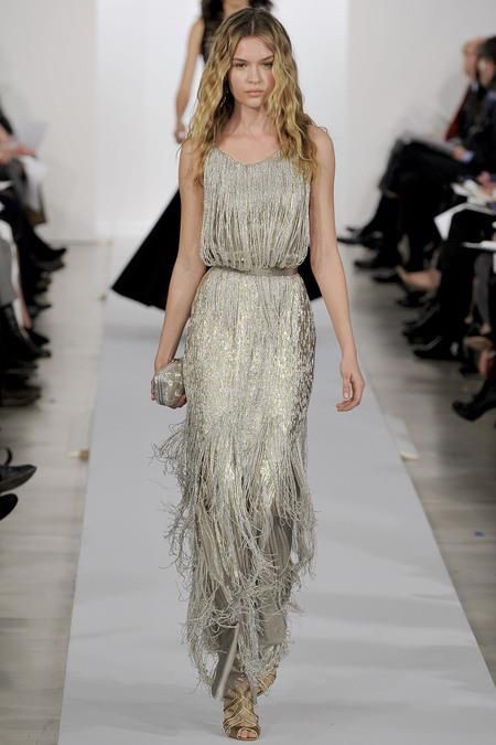 Oscar de la renta ropa: Fotografía de moda,  Desfile de moda,  modelo,  Pelo largo,  Semana de la Moda,  vestidos de lentejuelas,  Alta costura  