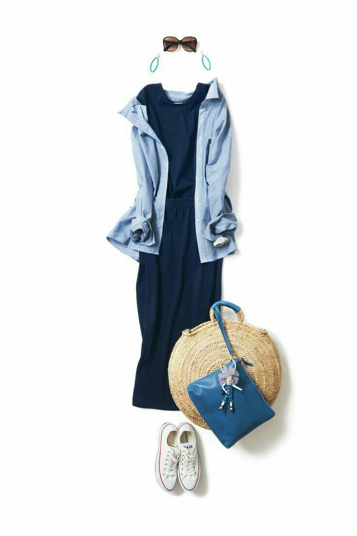 Conjunto azul eléctrico y azul Stylevore con jersey, falda, jeans