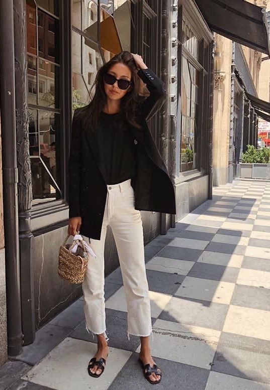 Me encanta esta moda callejera informal, muy europea. | Ideas de atuendos de verano 2020: MODA,  Ideas de atuendos,  trajes de verano,  Amar,  Estilo callejero,  Atuendos Informales  
