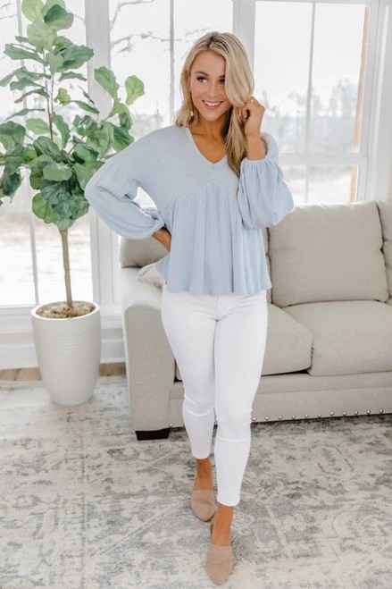 Traje de color blanco, debes probar con camisa sin mangas, manga acampanada, ropa de dormir.