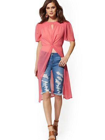 Conjunto de color azul y rosa, debes probar con blusa, jeans, mezclilla