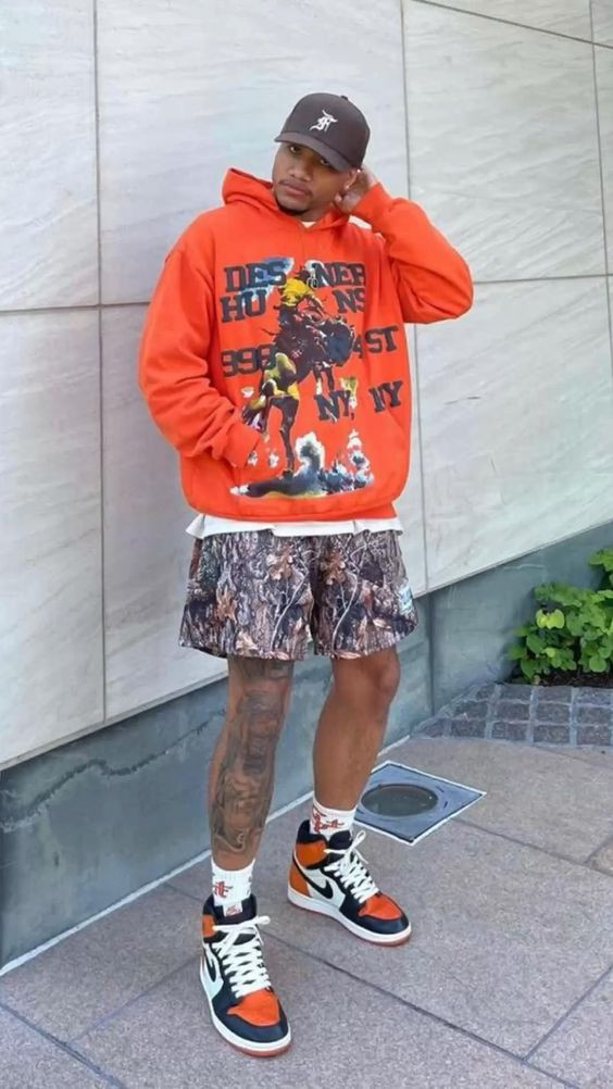 Orange style outfit with shorts, t-shirt, active shorts, bermuda shorts